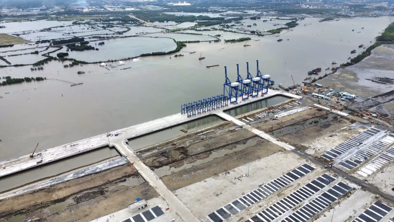 Cảng biển lớn được xây dựng tại huyện Nhơn Trạch vùng phụ cận sân bay Long Thành. Cảng biển lớn được xây dựng tại huyện Nhơn Trạch vùng phụ cận sân bay Long Thành.
