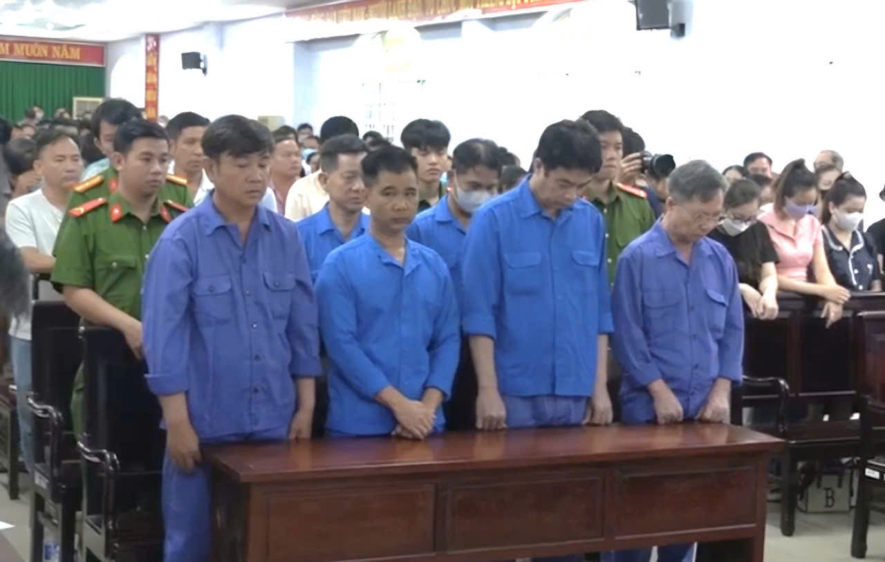 Các bị cáo tại phiên tòa