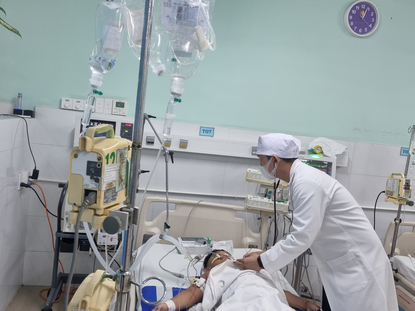 Một bệnh nhi đang điều trị tại Bệnh viện Nhi đồng Đồng Nai