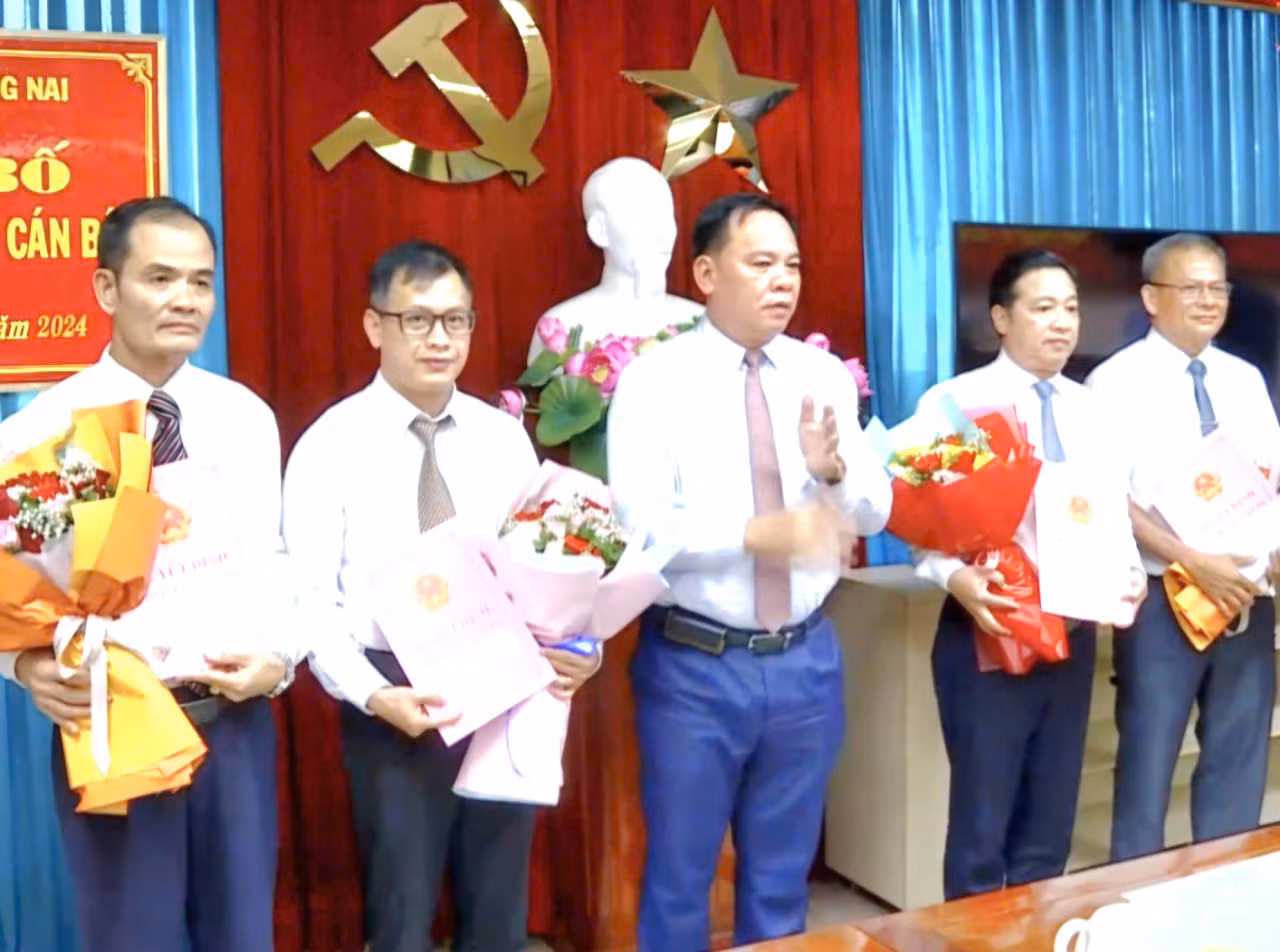 Các cán bộ nhận quyết định của UBND tỉnh Đồng Nai