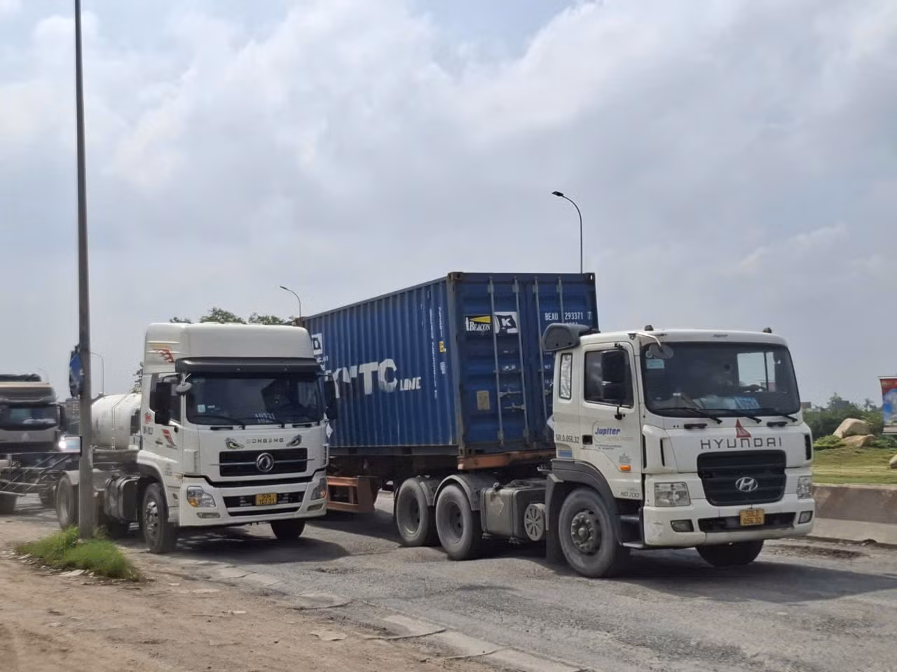 Đoạn đường hỏng này sẽ được sửa chữa trong 4 đêm Đoạn đường hỏng này sẽ được sửa chữa trong 4 đêm