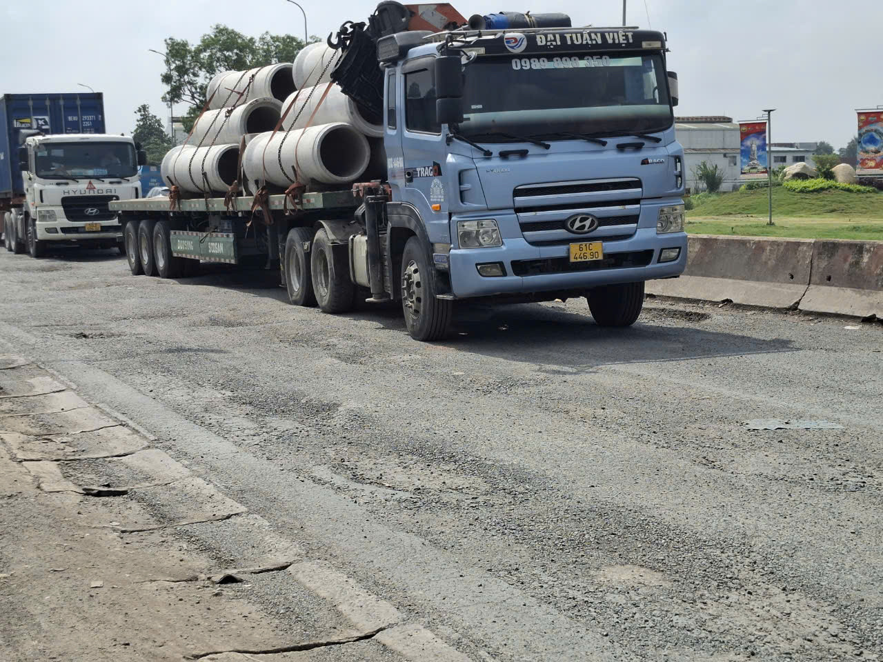 Các loại xe khó nhọc lưu thông trên quốc lộ 51