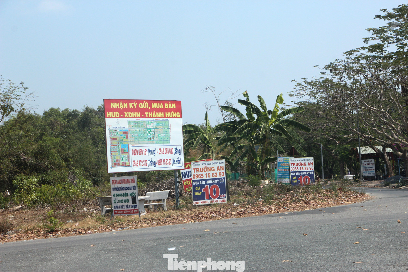 Ở các khu đô thị vắng người ở nhưng mọc lên nhiều điểm môi giới bất động sản Ở các khu đô thị vắng người ở nhưng mọc lên nhiều điểm môi giới bất động sản