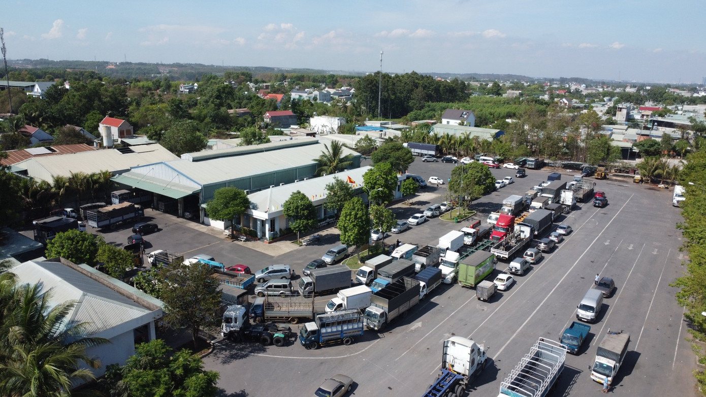 Lượng xe đổ dồn về Trung tâm đăng kiểm xe cơ giới 60-05D Lượng xe đổ dồn về Trung tâm đăng kiểm xe cơ giới 60-05D