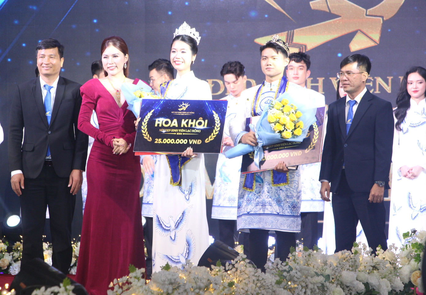 Hai thí sinh Hoa khôi và Nam vương