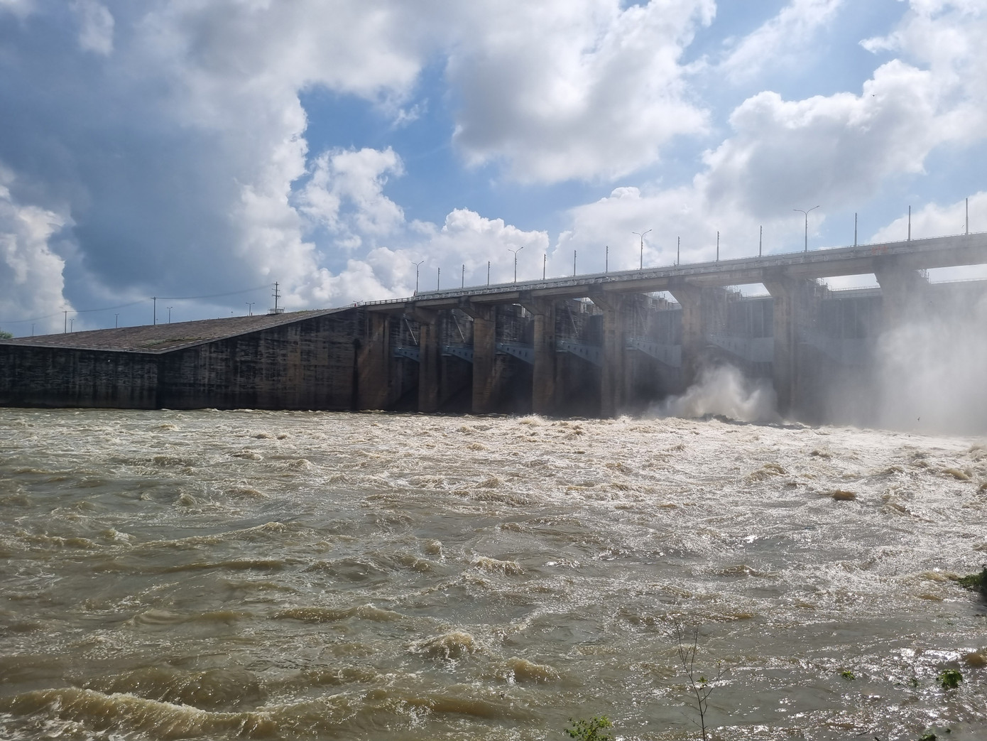 Nhà máy thủy điện Trị An xả lũ năm 2023