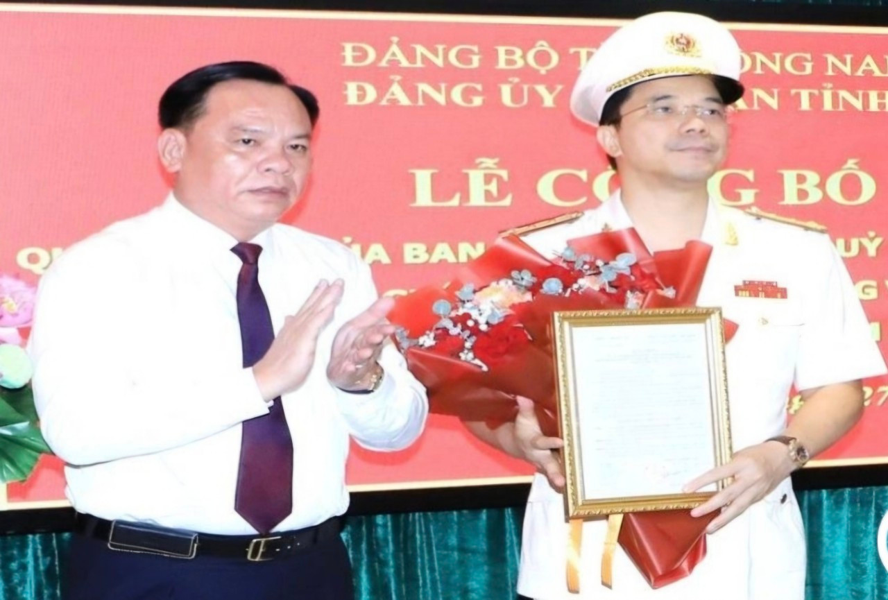 Đại tá Nguyễn Hồng Phong, Giám đốc Công an tỉnh Đồng Nai nhận quyết định Ban Thường vụ Tỉnh ủy Đồng Nai