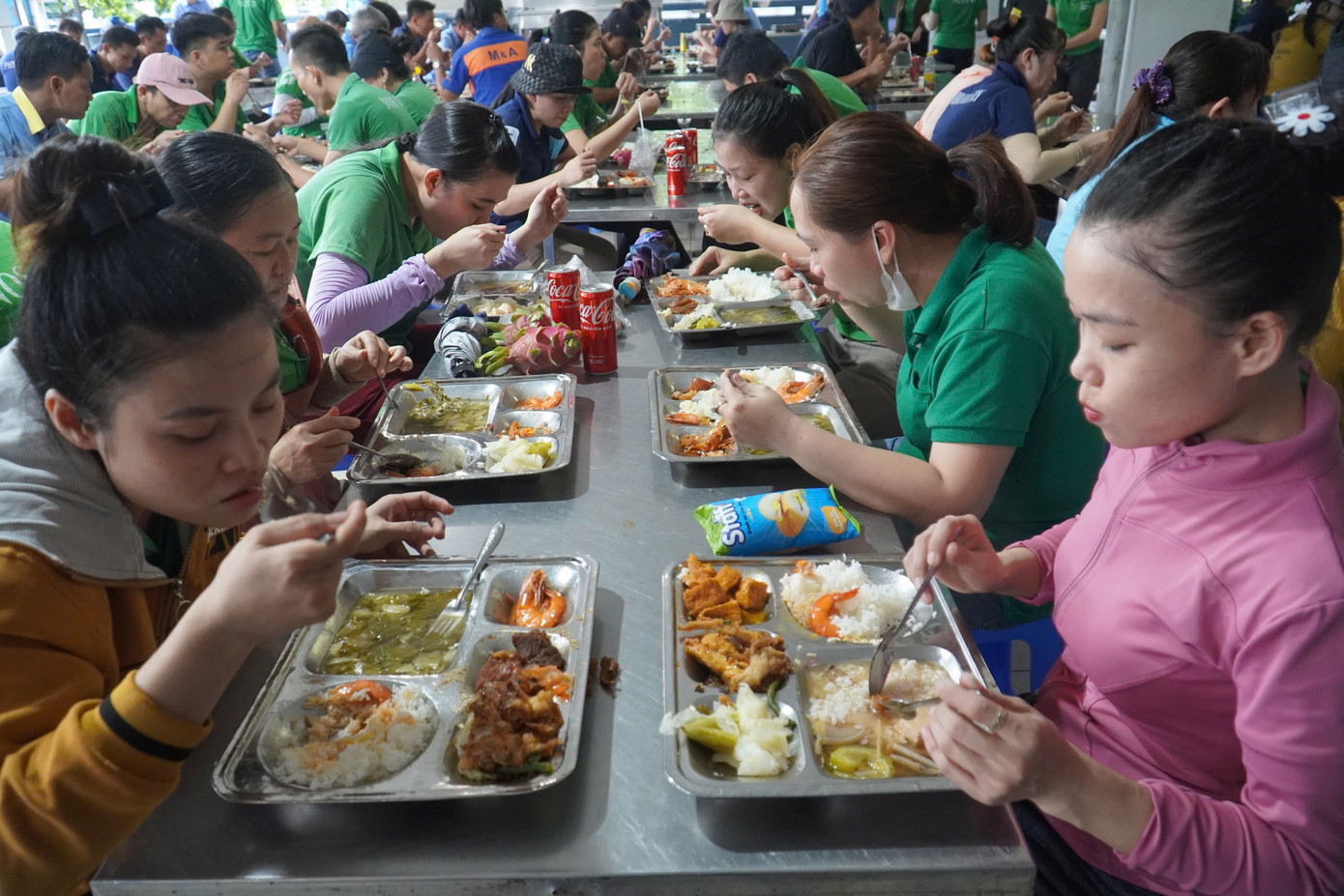 Bữa cơm công đoàn tại một công ty ở huyện Vĩnh Cửu. Bữa cơm công đoàn tại một công ty ở huyện Vĩnh Cửu.