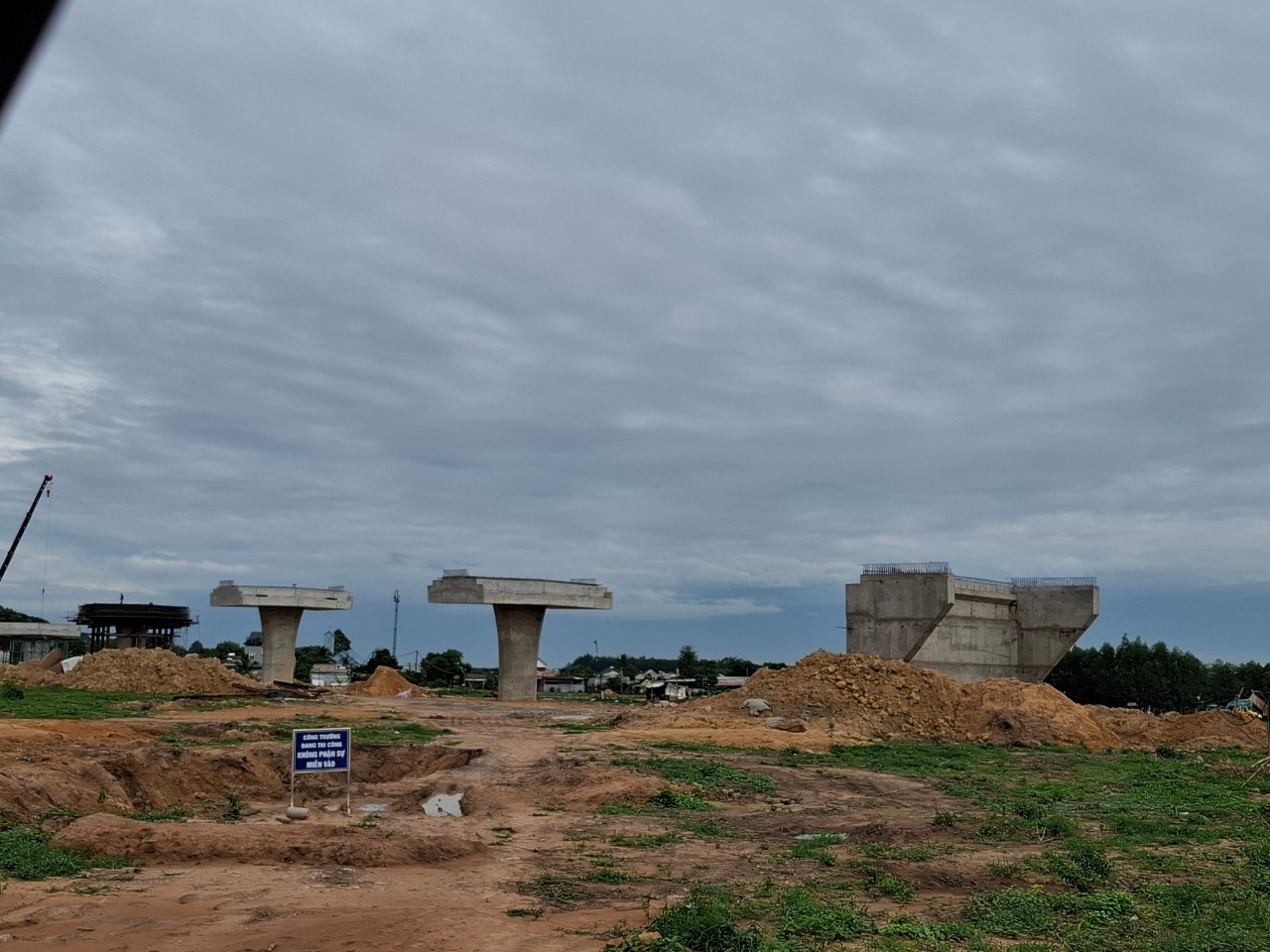 Một đoạn cao tốc Biên Hòa - Vũng Tàu đoạn qua huyện Long Thành đang được thi công Một đoạn cao tốc Biên Hòa - Vũng Tàu đoạn qua huyện Long Thành đang được thi công