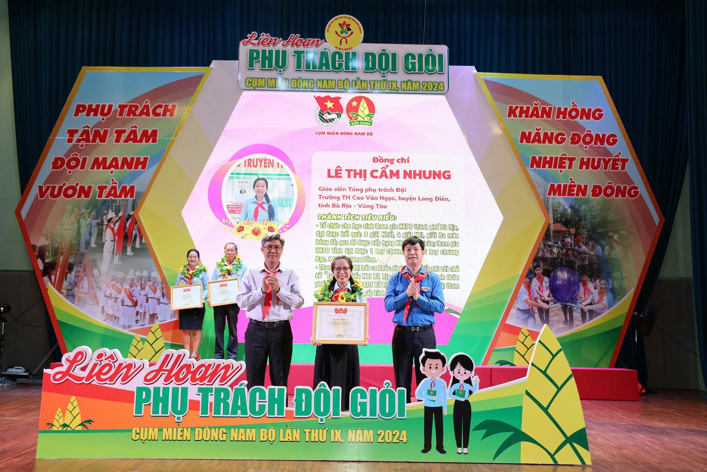 Các Phụ trách Đội giỏi được tuyên dương Các Phụ trách Đội giỏi được tuyên dương