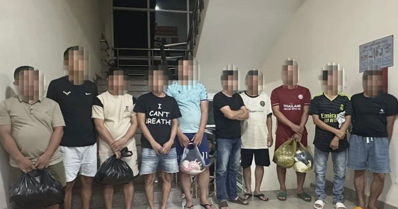 Các đối tượng tham gia cá độ bóng đá bị bắt giữ