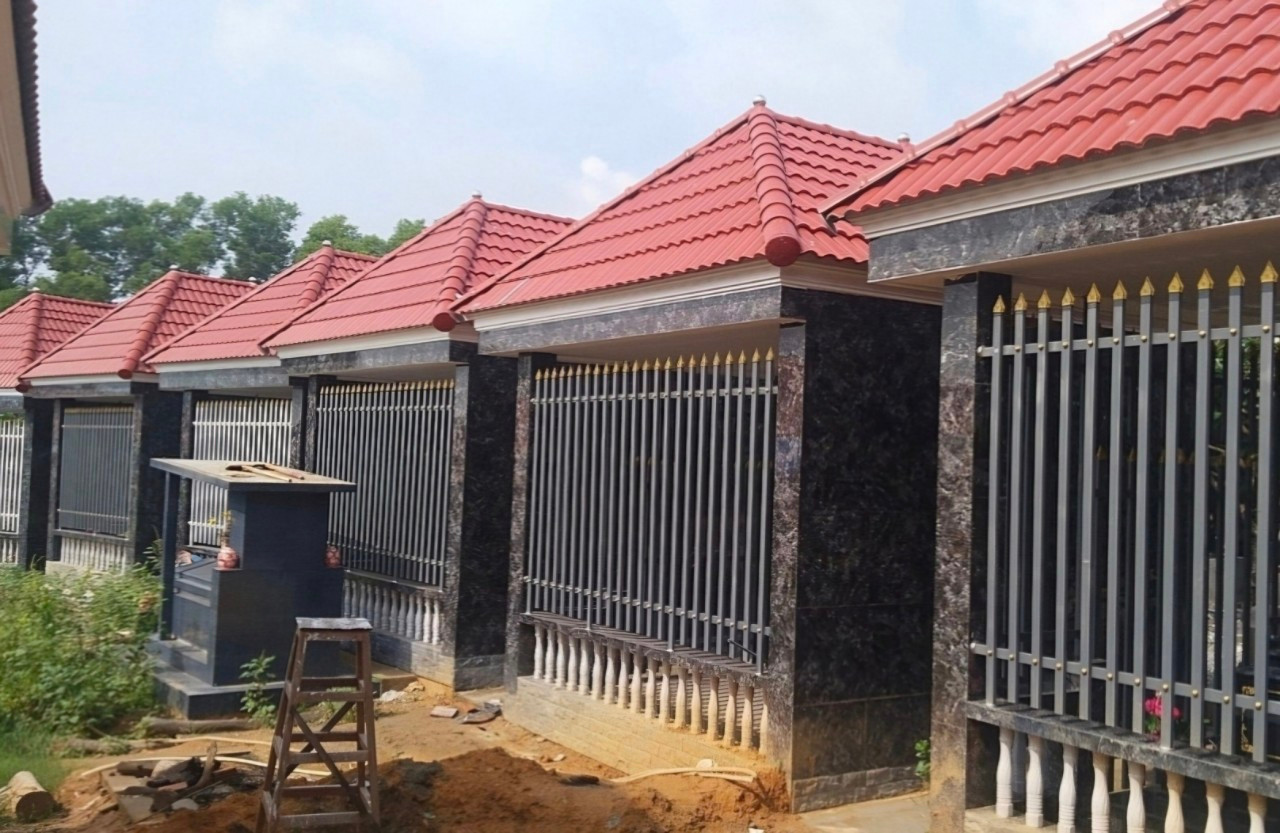 Những nhà mồ xây dựng trái phép bị buộc phải tháo dỡ trả lại hiện trạng ban đầu