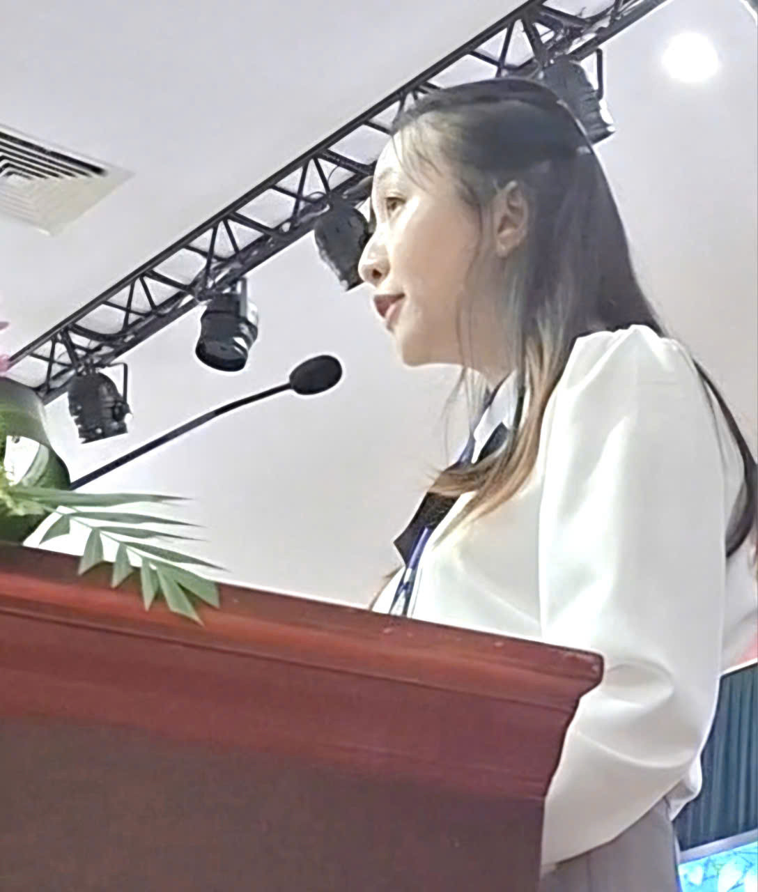 Sinh viên Lê Vũ Trúc Phương– Trường Đại học Kinh tế TPHCM phát biểu tại lễ tuyên dương