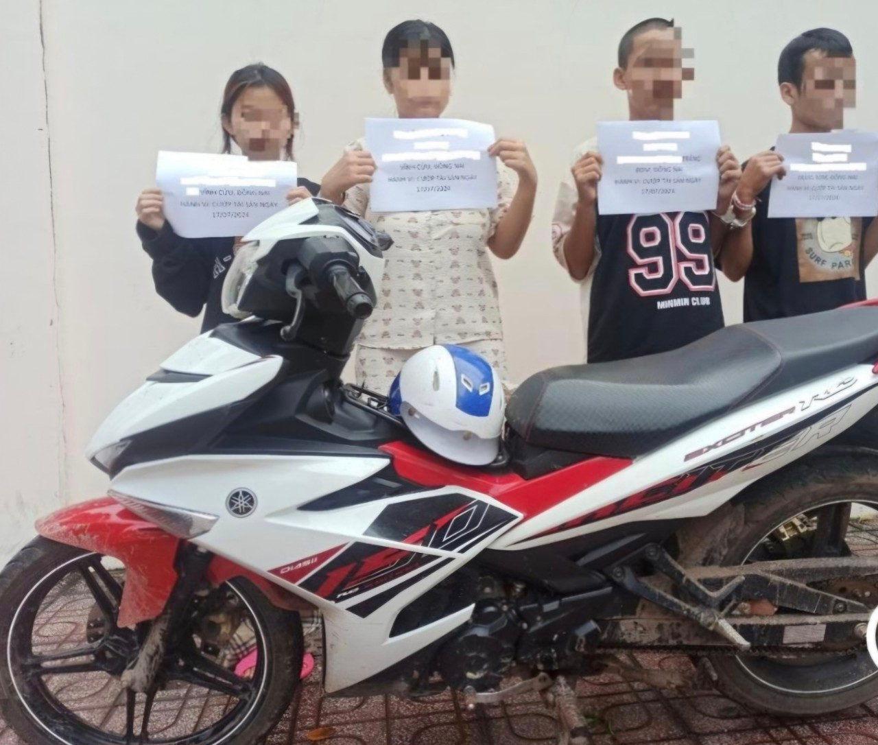 Các đối tượng và tang vật vụ cướp