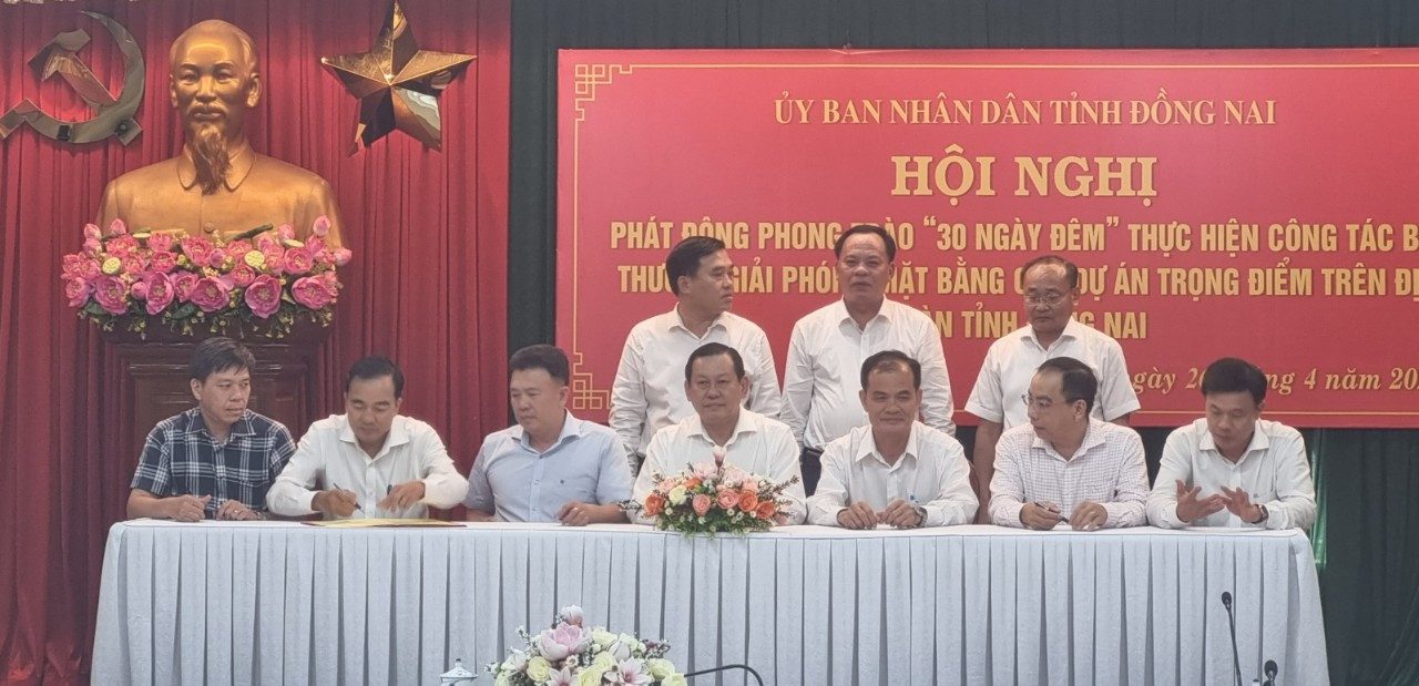 Các đơn vị ký kết giao ước 30 ngày thực hiện công tác bồi thường, giải phóng mặt bằng dự án trọng điểm Các đơn vị ký kết giao ước 30 ngày thực hiện công tác bồi thường, giải phóng mặt bằng dự án trọng điểm