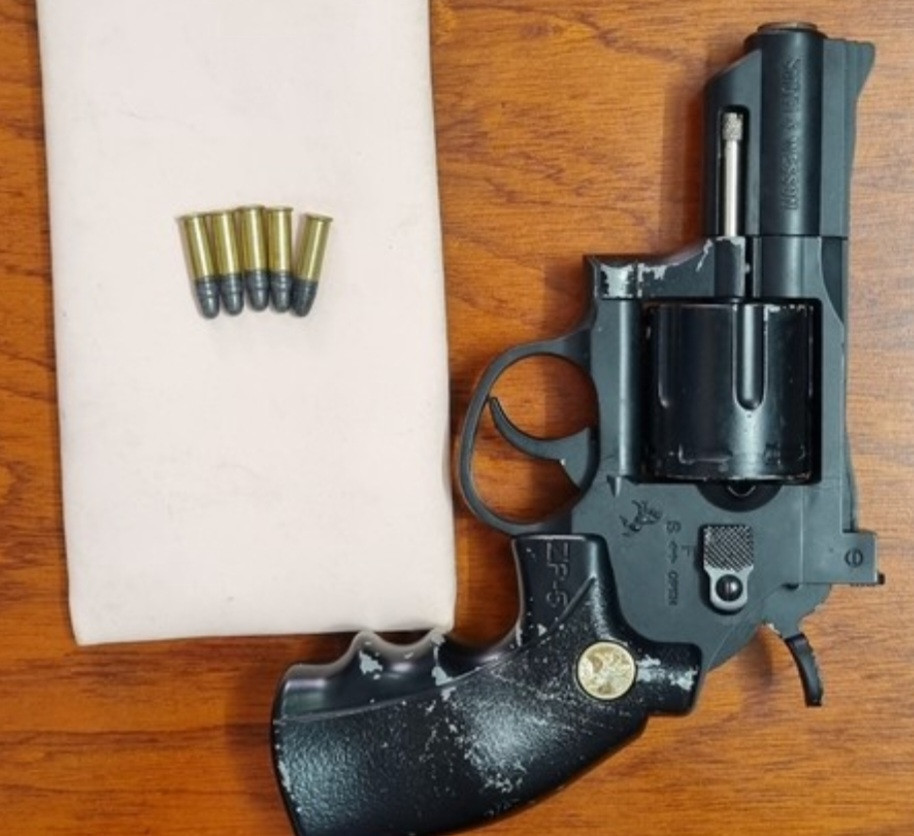 Khẩu súng thu do Danh Sơn tàng trữ Khẩu súng thu do Danh Sơn tàng trữ