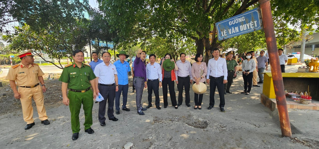 Đoàn giám sát kiểm tra thực tế một khu vực giao thông phức tạp thành phố Biên Hòa Đoàn giám sát kiểm tra thực tế một khu vực giao thông phức tạp thành phố Biên Hòa