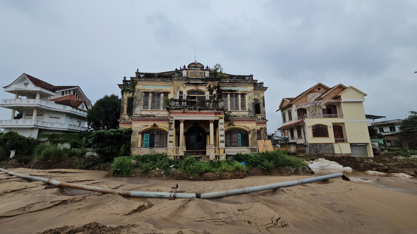 Biệt thự cổ Nhà lầu ông Phủ. Biệt thự cổ Nhà lầu ông Phủ.