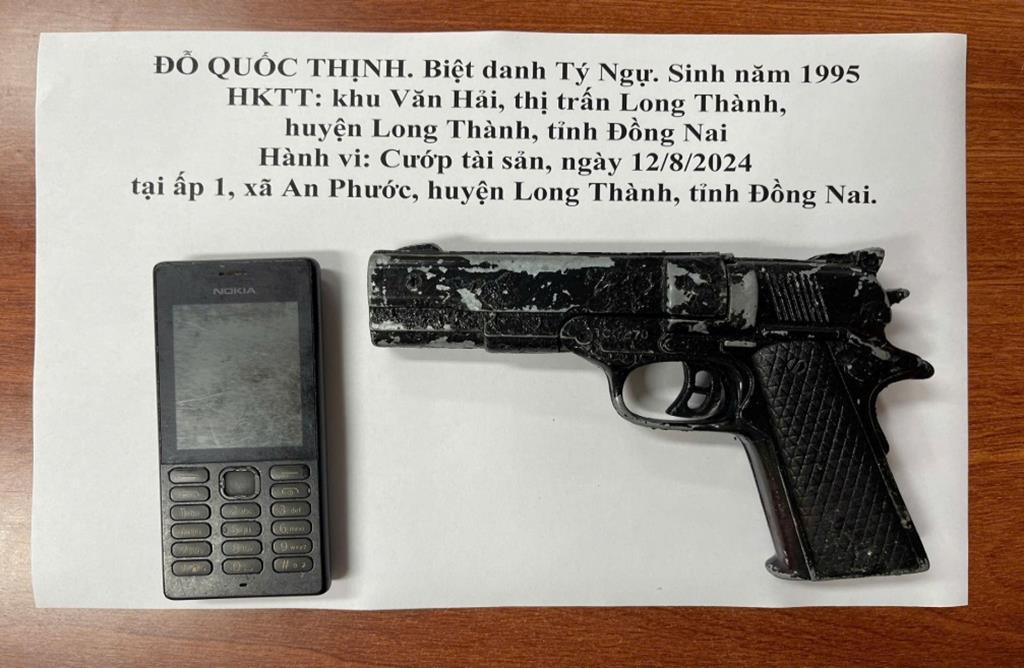 Khẩu súng giả, tang vật Khẩu súng giả, tang vật