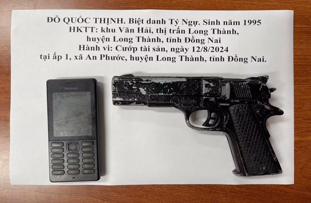 Khẩu súng giả, tang vật Khẩu súng giả, tang vật