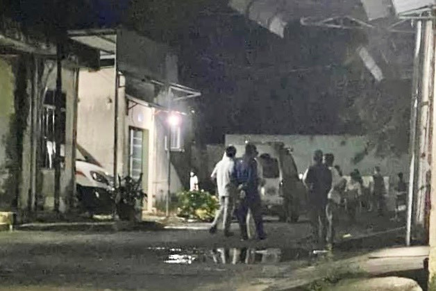 Cơ quan chức năng khám nghiệm hiện trường trong đêm