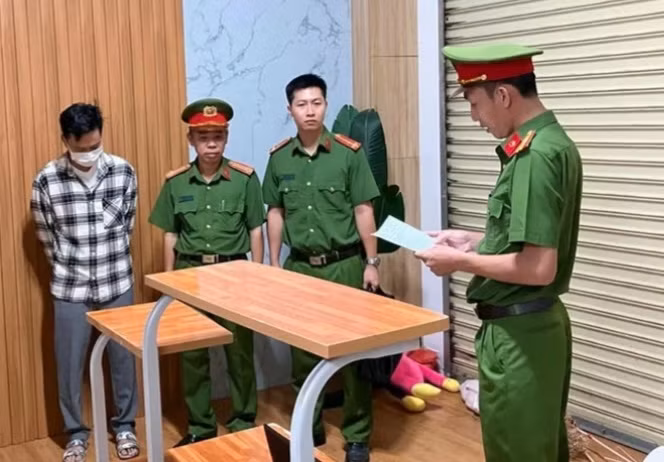 Cơ quan điều tra đọc lệnh khởi tố đối với Trần Quốc Huy