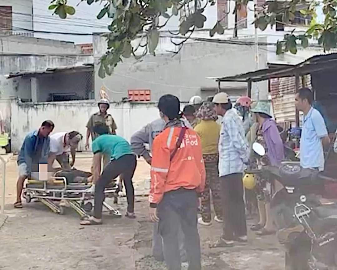 Thời điểm người phụ nữ được đưa đi cấp cứu