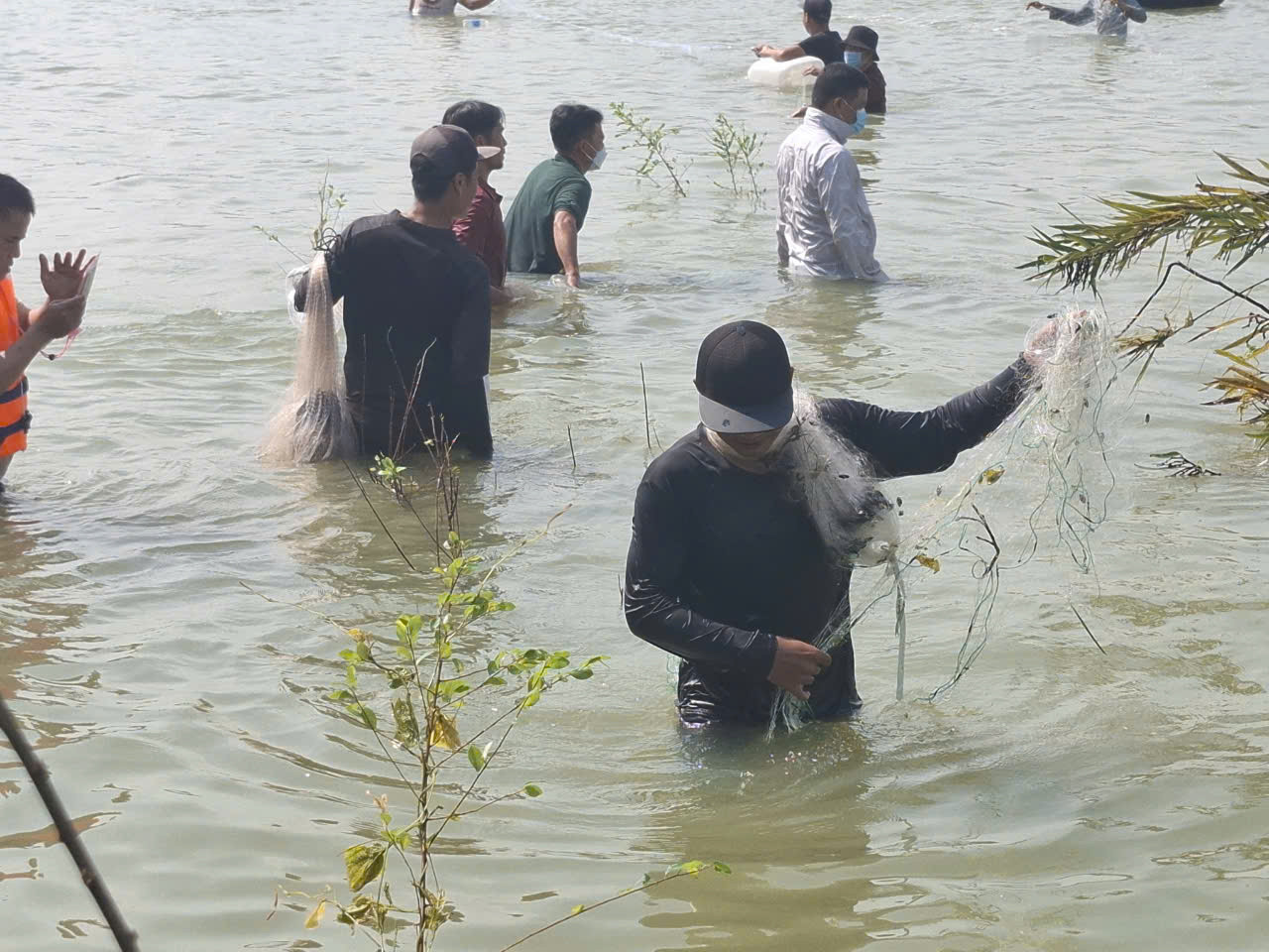 Thả lưới cầu may