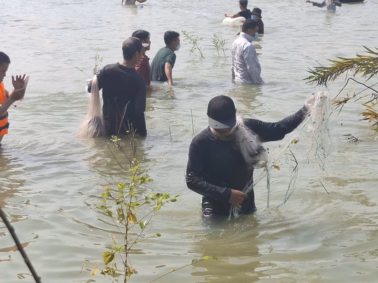 Thả lưới cầu may
