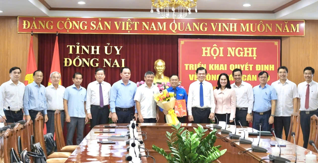 Anh Nguyễn Minh Kiên nhận quyết định tham gia Ban Chấp hành Đảng bộ tỉnh Đồng Nai nhiệm kỳ 2020-2025 Anh Nguyễn Minh Kiên nhận quyết định tham gia Ban Chấp hành Đảng bộ tỉnh Đồng Nai nhiệm kỳ 2020-2025