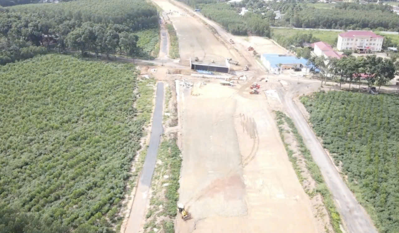 Thi công cao tốc Biên Hòa - Vũng Tàu tại dự án thành phần 2. Thi công cao tốc Biên Hòa - Vũng Tàu tại dự án thành phần 2.