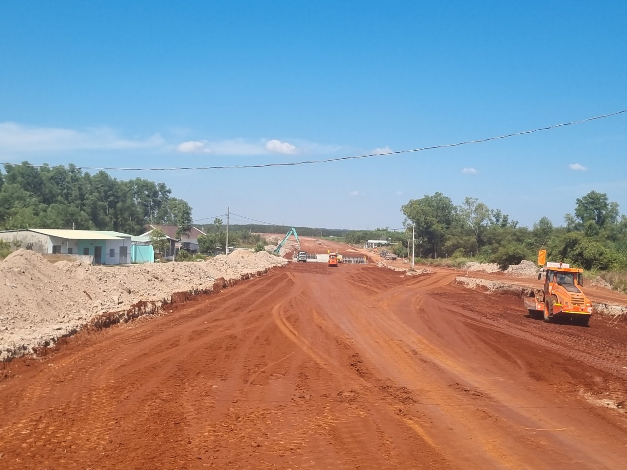 Một đoạn cao tốc Biên Hòa - Vũng Tàu đang thành hình. Một đoạn cao tốc Biên Hòa - Vũng Tàu đang thành hình.