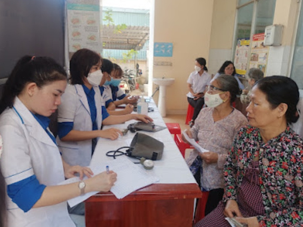 Khám bệnh, phát thuốc miễn phí cho người dân tại Ngày Đoàn viên Khám bệnh, phát thuốc miễn phí cho người dân tại Ngày Đoàn viên