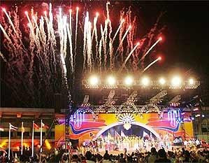 Màn bắn pháo hoa tại lễ khai mạc SEA Games 2003 tại Việt Nam