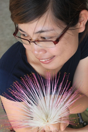 làm duyên với hoa