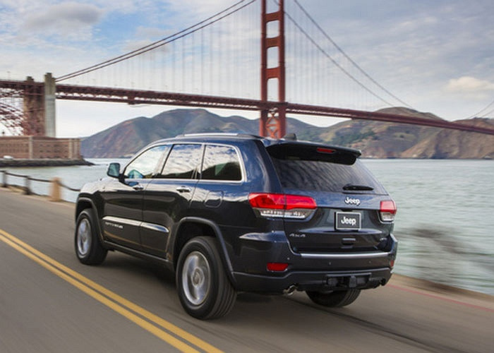 Jeep Grand Cherokee EcoDiesel, dòng sedan cơ lỡn này sử dụng động cơ 6 xy lanh có khả năng tăng tốc ấn tượng cùng cabin rộng rãi, tiện nghi