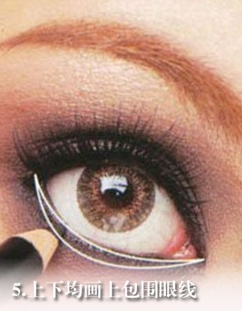 7 bước dễ dàng để biến thành Angelababy Dùng gam cafe sẫm để đánh lót nền toàn bộ bầu mắt. Dùng gam sẫm hơn để nhấn vào khu vực trung tâm bầu mắt. Phần mi phía dưới kẻ gam cafe sẫm. Lấy gam trắng tạo điểm nhấn ở hai bên khóe mắt. Dùng chì đen kẻ đều bao quanh trên và dưới mắt Dùng phấn hồng phớt thoa đều và trang điểm phần gò má cao hơi sẫm Sử dụng tông màu nude để tạo cho bờ môi vẻ tự nhiên và gợi cảm.