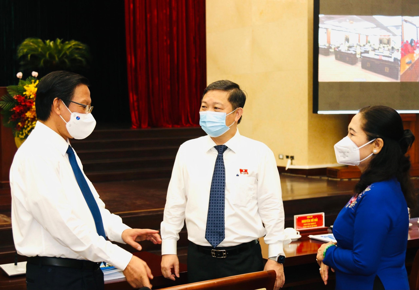 Các đại biểu HĐND TPHCM khóa X, nhiệm kỳ 2021 - 2026 trao đổi tại kỳ họp thứ nhất Các đại biểu HĐND TPHCM khóa X, nhiệm kỳ 2021 - 2026 trao đổi tại kỳ họp thứ nhất