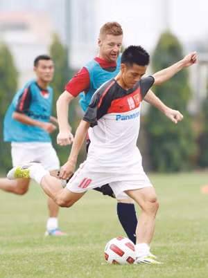 ĐTVN tích cực chuẩn bị cho AFF Cup. Ảnh: VSI