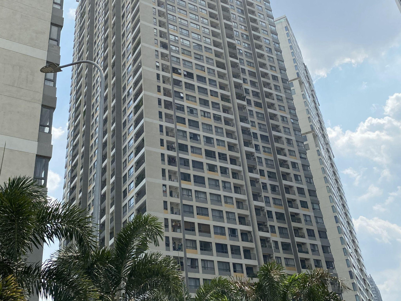 Nạn nhân rơi từ tầng cao xuống đất tử vong.