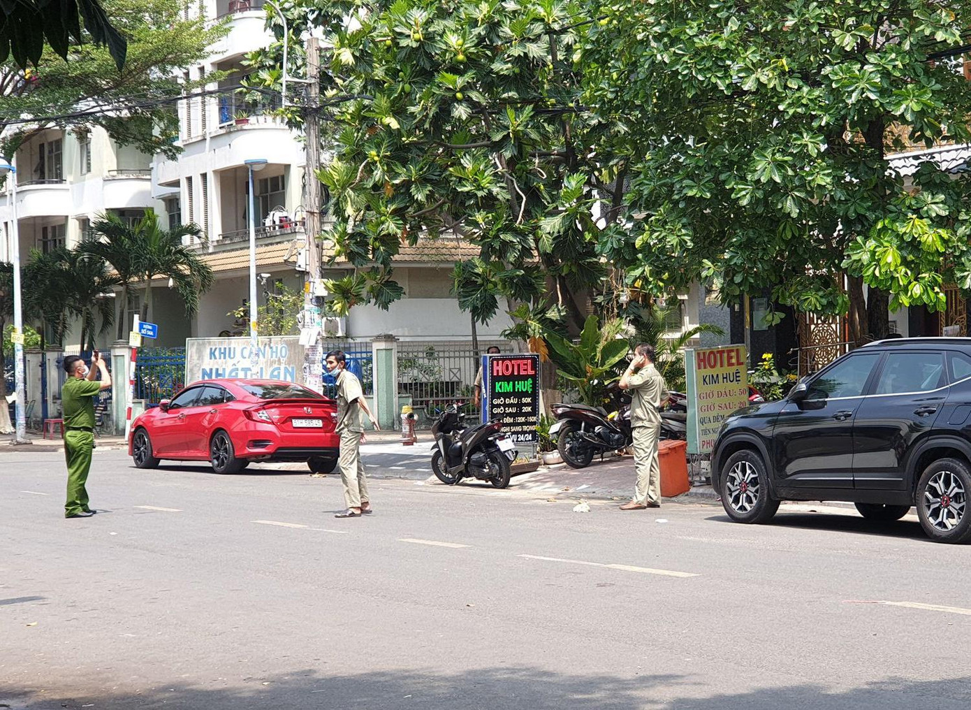 Lực lượng chức năng điều tra vụ việc.