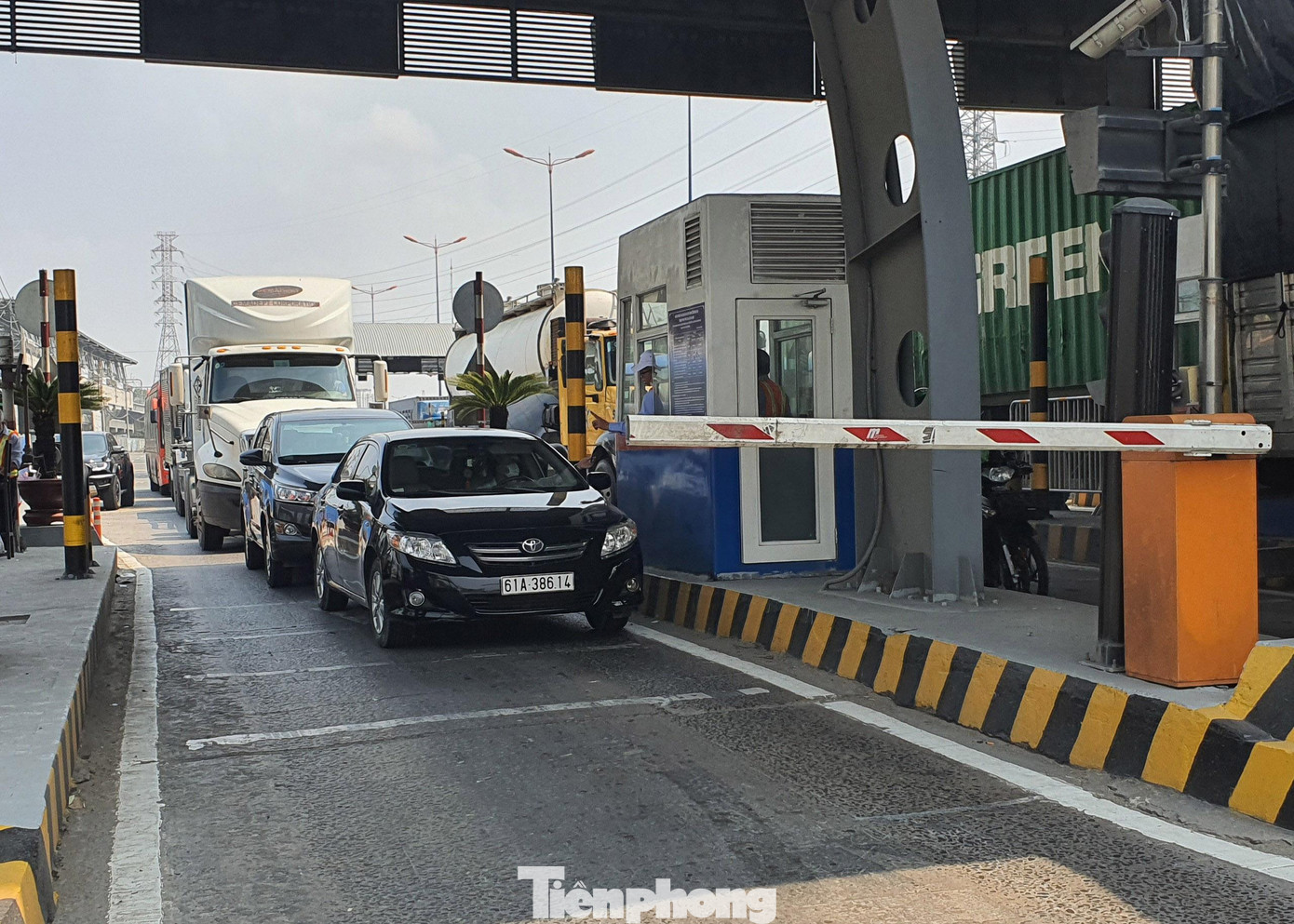 &quot;Nếu ùn tắc kéo dài hơn 700 m, đơn vị sẽ xả trạm theo quy định. Nhưng tình huống này chưa xảy ra&quot;, ông Nam nói.