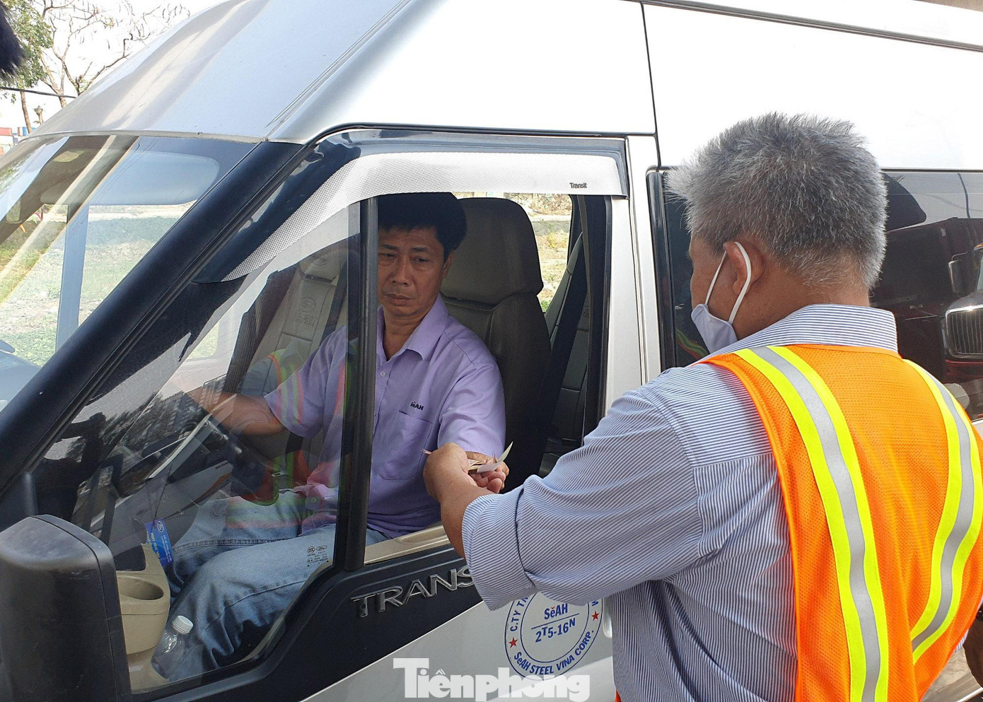 Giá vé lượt thấp nhất 25.000 đồng áp dụng cho ôtô dưới 12 chỗ, xe tải dưới 2 tấn và xe buýt. Giá vé lượt cao nhất 140.000 đồng cho xe tải trên 18 tấn và container loại 40 feet.