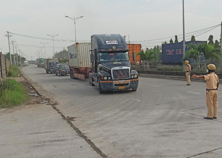 Hoạt động kiểm tra chất kích thích đối với tài xế xe ô tô được PC08 phối hợp tổ chức thường xuyên. Hoạt động kiểm tra chất kích thích đối với tài xế xe ô tô được PC08 phối hợp tổ chức thường xuyên.