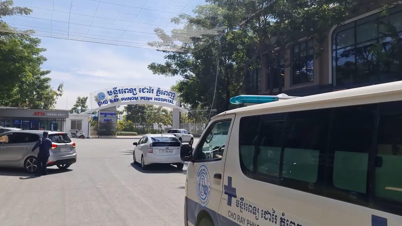 Bệnh viện Chợ Rẫy Phnom Penh đang hỗ trợ chính phủ Campuchia vận chuyển bệnh nhân COVID-19.