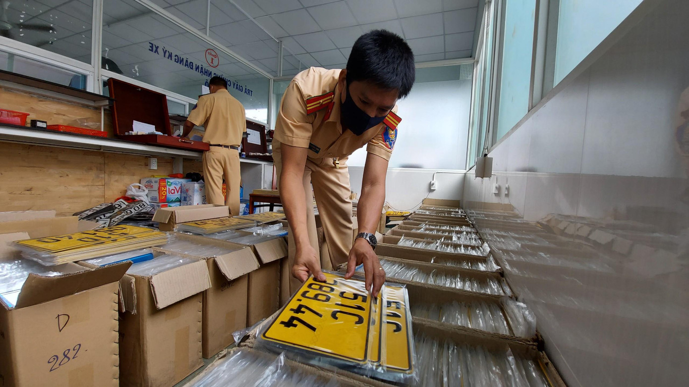 Đến nay, TPHCM vẫn còn hơn 84.000 ô tô kinh doanh vận tải chưa đổi sang biển số vàng. Đến nay, TPHCM vẫn còn hơn 84.000 ô tô kinh doanh vận tải chưa đổi sang biển số vàng.