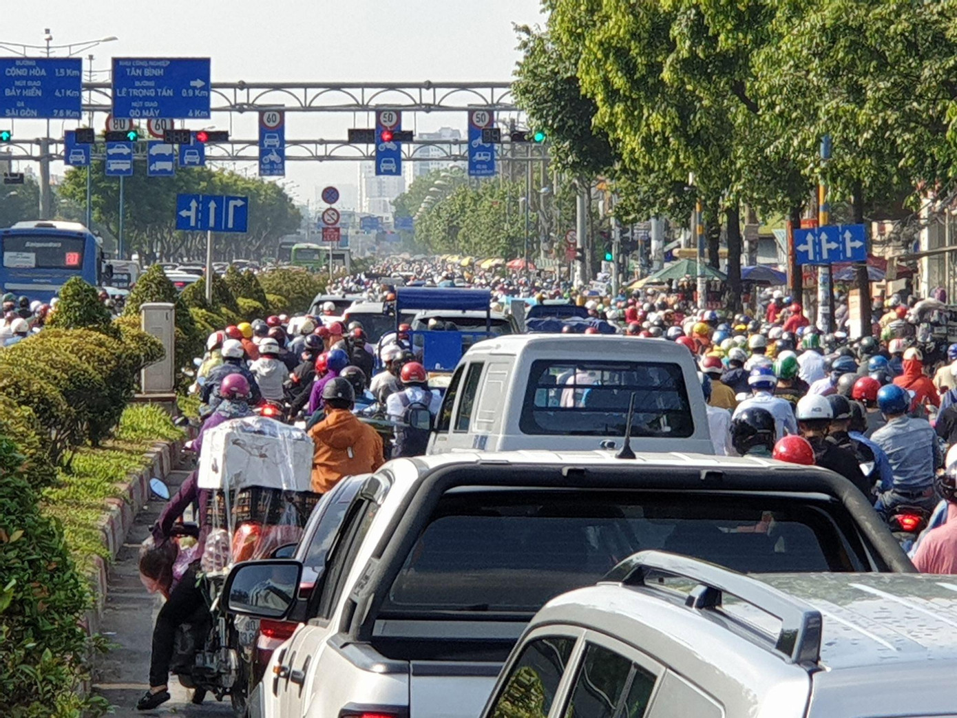 Xung đột giao thông ở các giao lộ là nguyên nhân ùn tắc. Xung đột giao thông ở các giao lộ là nguyên nhân ùn tắc.