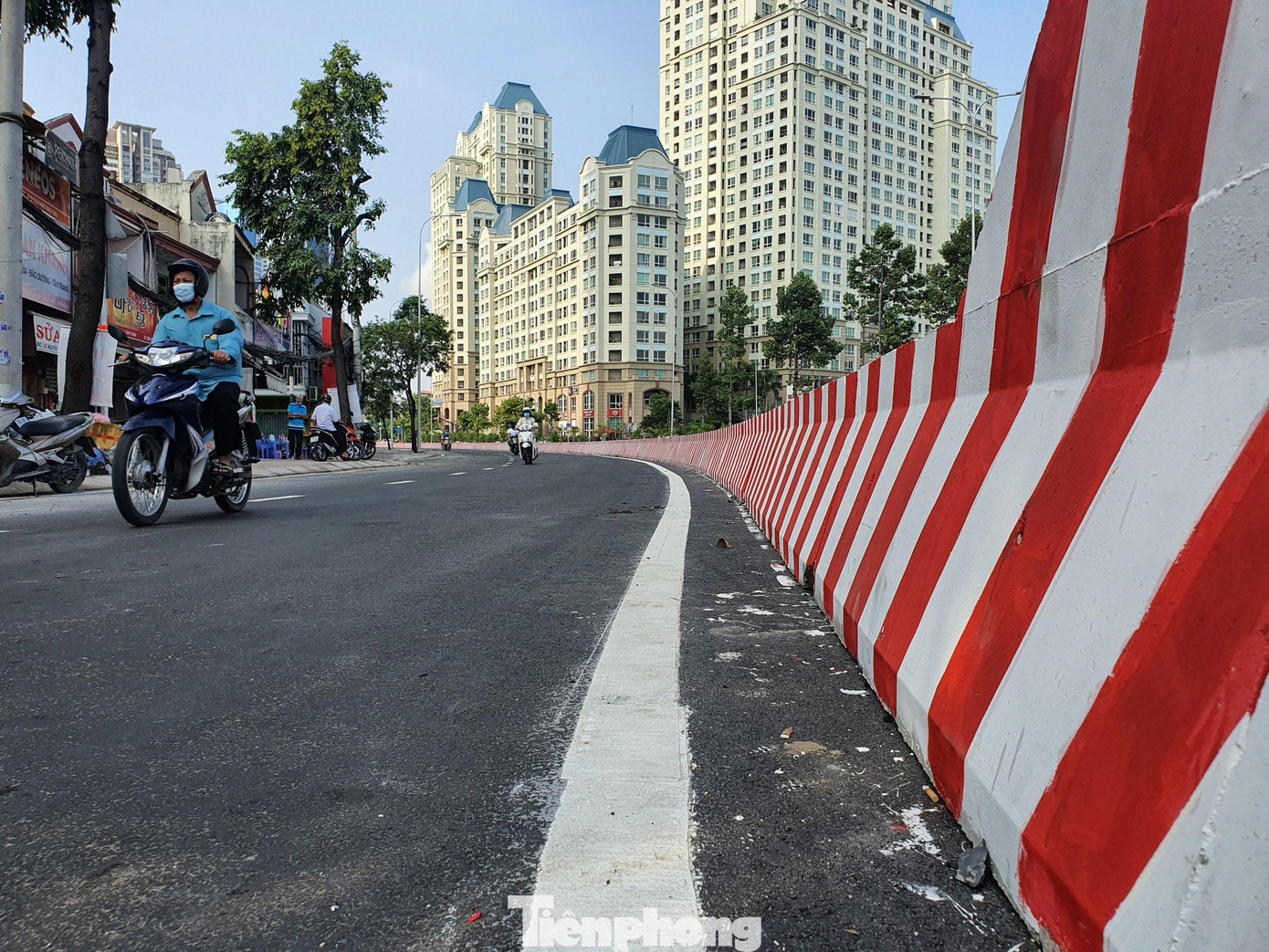 Dự án nâng cấp, cải tạo đường Nguyễn Hữu Cảnh là một trong những dự án trọng điểm của TPHCM để giải quyết tình trạng ngập úng, kẹt xe ở cửa ngõ phía Đông TPHCM.