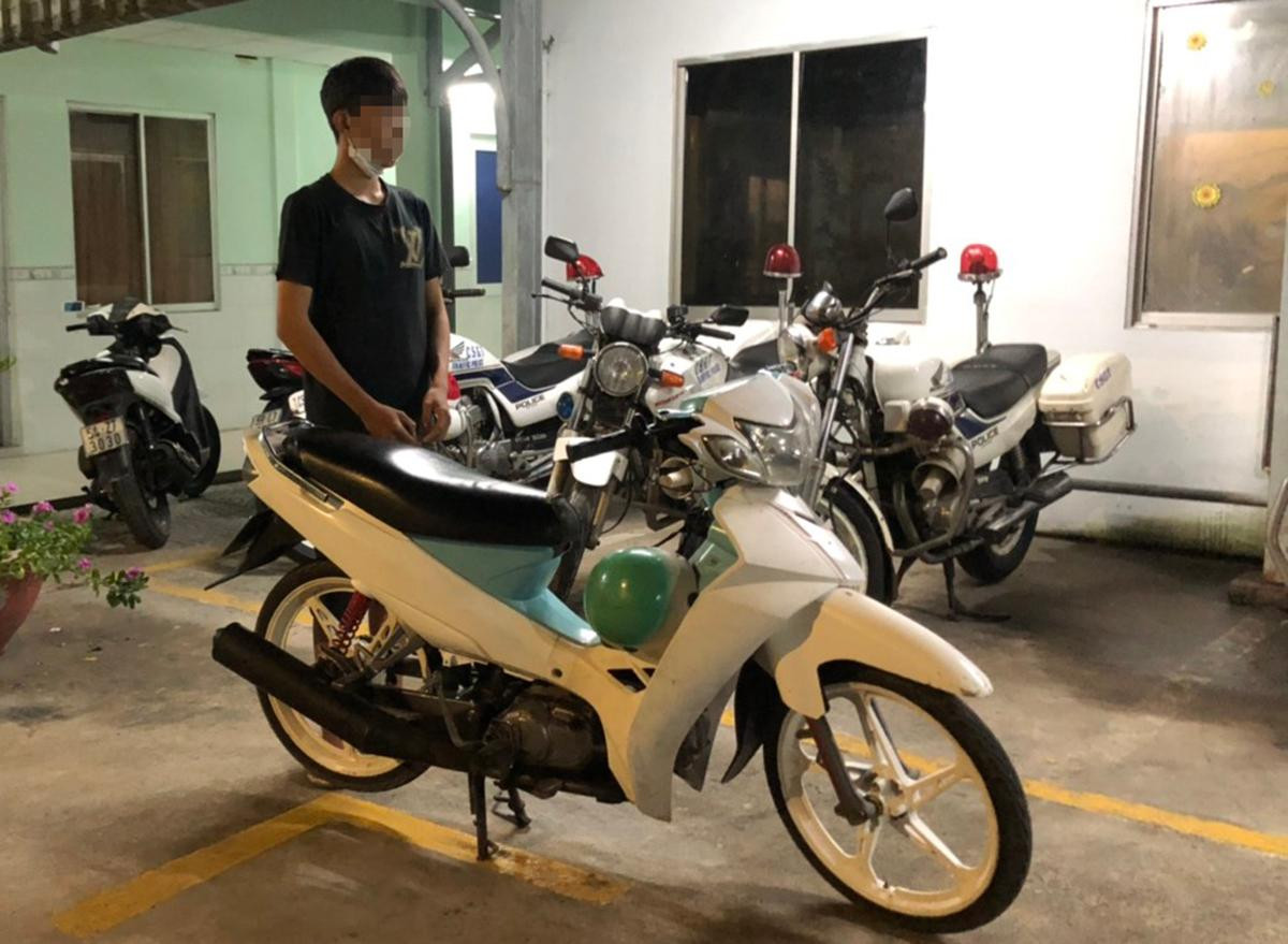 N.N.S bị CSGT vây bắt khi vừa bắt đầu đua xe.