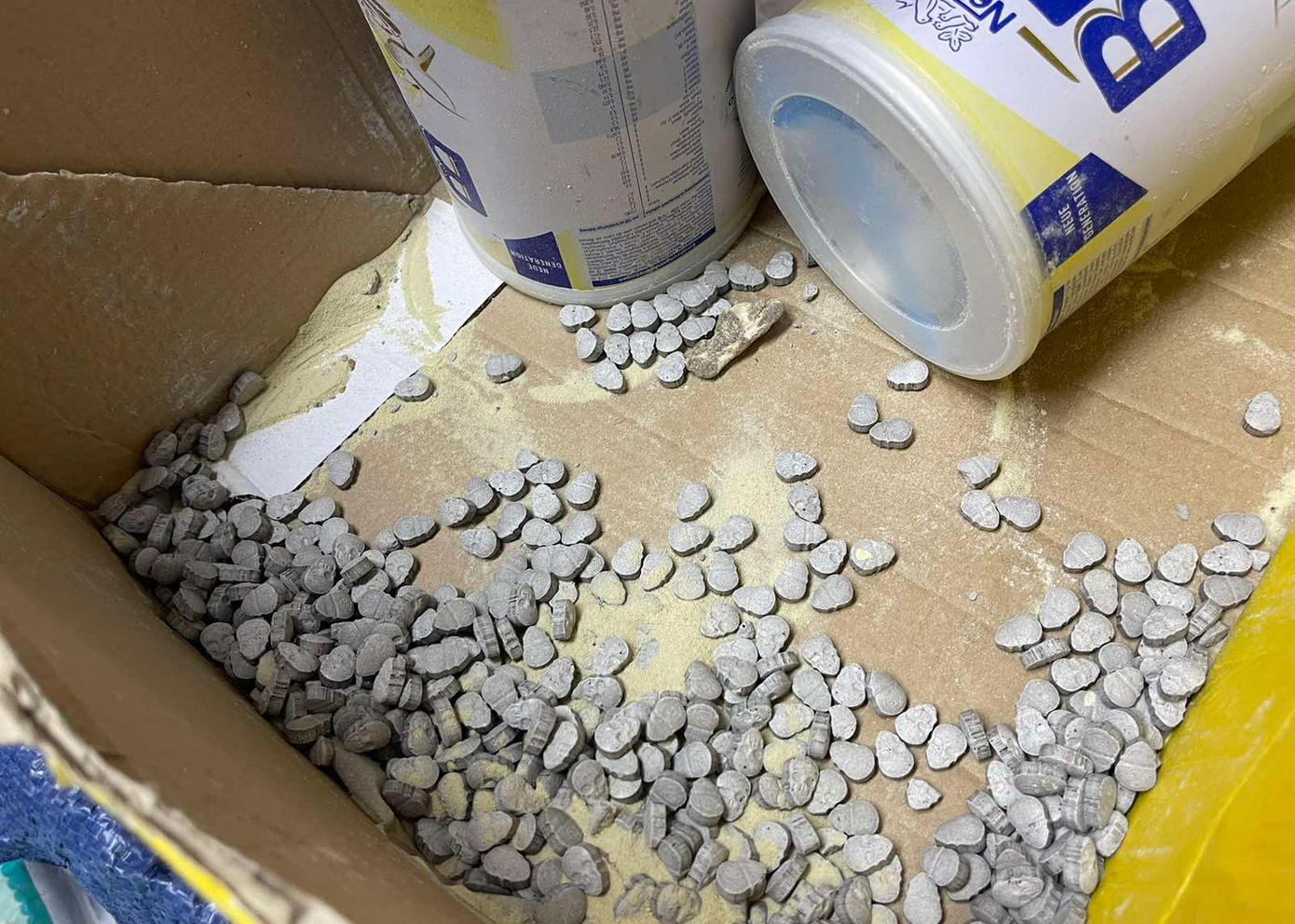 Qua kiểm tra thực tế, cơ quan chức năng phát hiện và thu giữ tổng cộng gần 36kg ma túy các loại gồm: ma túy tổng hợp dạng viên nén MDMA (thuốc lắc), cần sa và ketamine.